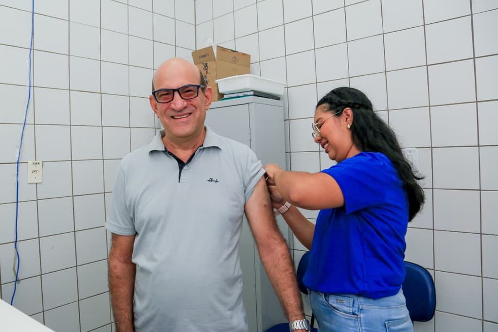 Corumbá leva vacinação noturna aos bairros para ampliar cobertura vacinal
