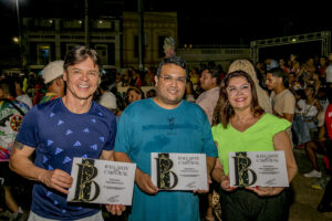 Em primeira prévia do Carnaval, Festival dos Sambas de Enredo lota Porto Geral