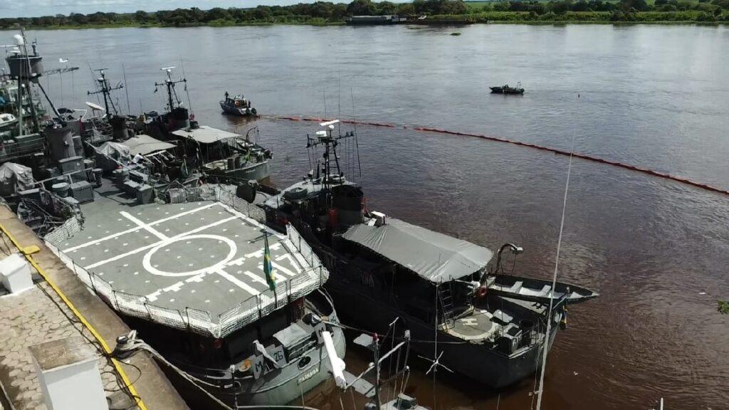 vazamento de óleo no Rio Paraguai