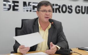 Corumbá pode ganhar placas informativas em ruas e prédios e mutirão de podas para melhorar segurança de Motoristas