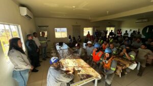 Polícia Militar e Detrat promovem palestra do Maio Amarelo na Vetorial em Sonora