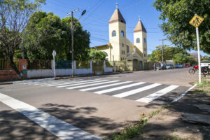 AGETRAT implanta faixa de pedestres em área escolar na rua 21 de setembro