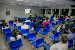 Curso capacita motoristas de táxi com técnicas de atendimento ao cliente
