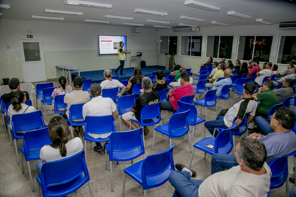 Curso capacita motoristas de táxi com técnicas de atendimento ao cliente