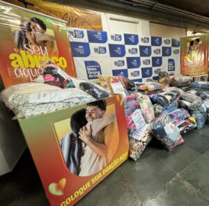 servidores da SES e HRMS arrecadam centenas de agasalhos e cobertores para famílias carentes