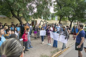 caminhada conscientiza sobre fim da violência contra idosos