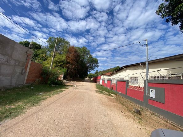 Asfalto, iluminação no Jardim e Ponto de Ônibus oferecendo riscos à População, Vereador Cobra melhorias à Prefeitura