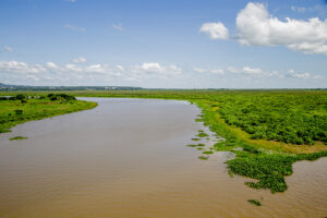 Brasil e Bolívia debatem navegabilidade e gestão da bacia do canal Tamengo em Corumbá