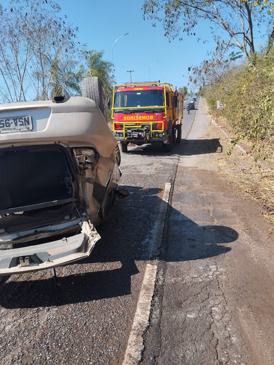 Capotamento de Carro na Rodovia Ramon Gomes