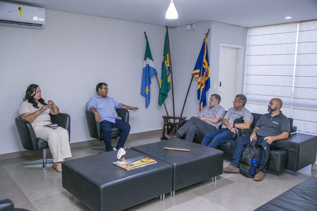Prefeito discute projeto de expansão de mineradora; audiência acontece em setembro