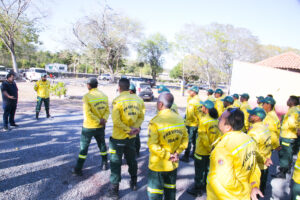 Prefeito visita base do Prevfogo e destaca importância da brigada na proteção do Pantanal