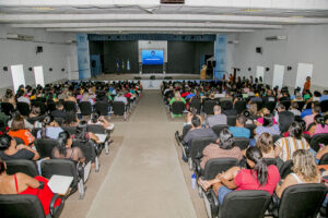 Rede Municipal de Corumbá retoma aulas com formação e entrega de kits escolares