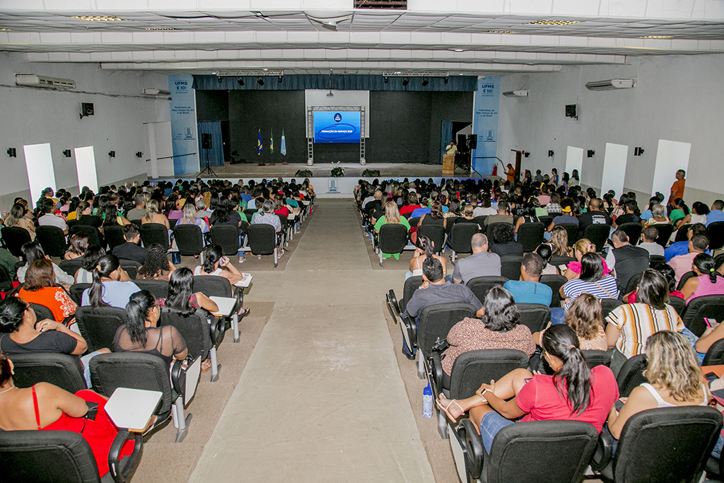 Rede Municipal de Corumbá retoma aulas com formação e entrega de kits escolares
