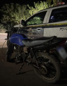 Polícia Militar recupera motocicleta furtada após tentativa frustrada de assalto a entregador em Ladário