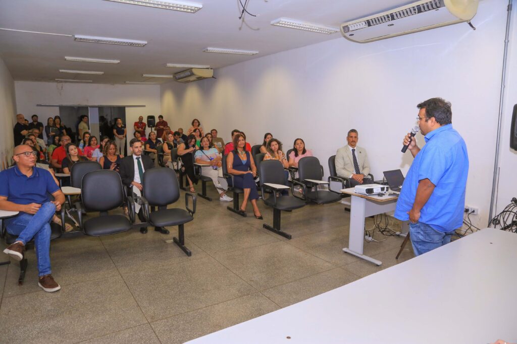 Corumbá dá posse a membros da Comissão de Monitoramento do Plano Municipal de Educação