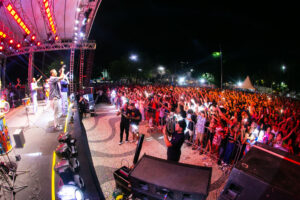 Praça Generoso Ponce lota em show da Turma do Pagode nos 247 anos de Corumbá