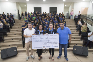 Prefeitura e Câmara destinam recurso de emenda para aquisição de projetores por escola