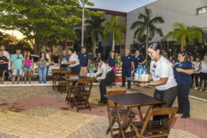 Corrida de Garçons e Garçonetes abre Festival Gastronômico em clima de descontração