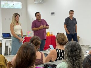 Prefeitura de Corumbá entrega aparelhos celulares para uso nas escolas municipais