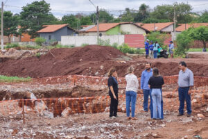 Visita técnica analisa infraestrutura e acesso nas obras de habitação em Corumbá