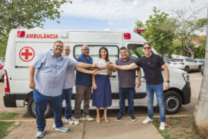 Entrega de ambulância reforça frota de atendimento hospitalar e transferências em Corumbá