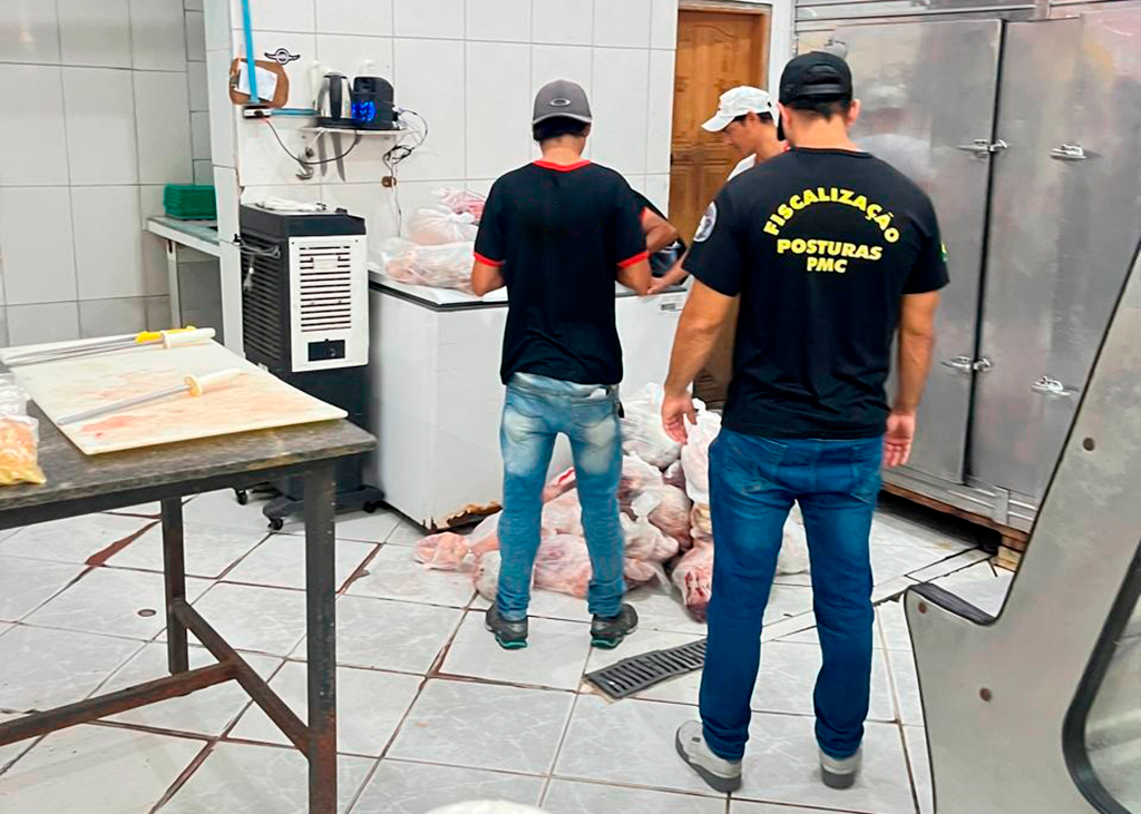 Fiscalização apreende mais de 400 kg de alimentos vencidos em supermercado de Corumbá