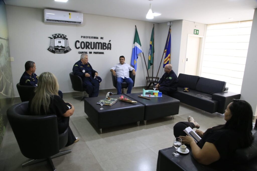 Prefeito recebe futuro comandante do 6º Distrito Naval e reforça parceria com a Marinha
