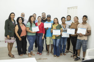 Prefeitura entrega certificados de curso de hidroponia a comunidade quilombola
