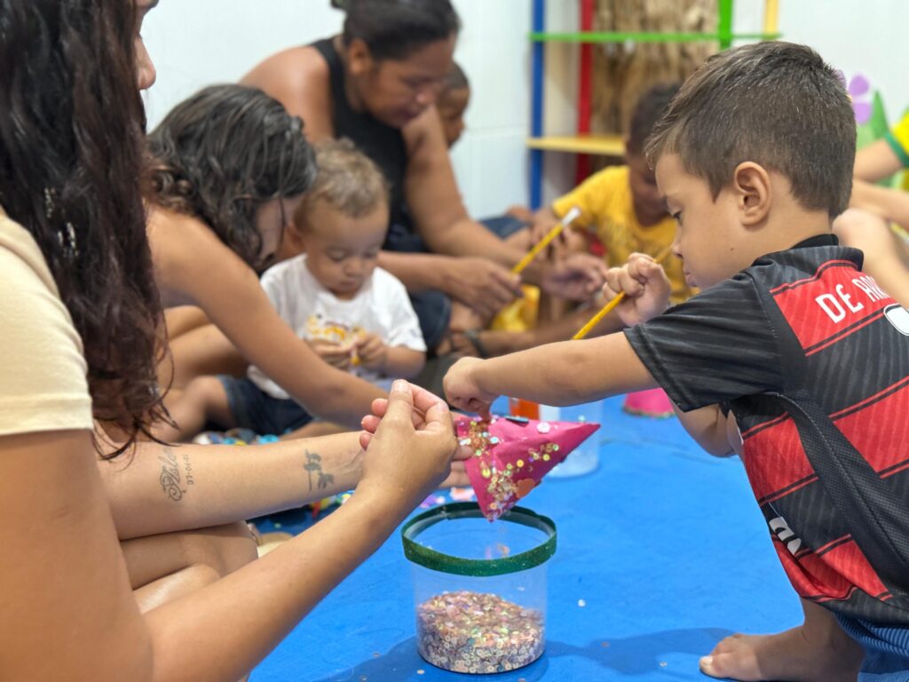 Ações de Carnaval promovem laços familiares e proteção infantil em programa social