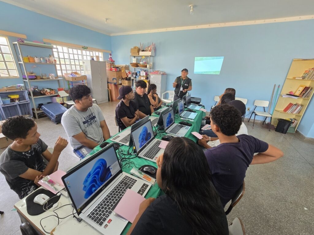 Curso de Inclusão Digital no CRAS II: Capacitação para a Cidadania e Emprego