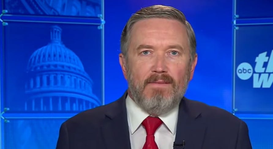 Thomas Massie critica Trump e defende justiça para vítimas de Epstein