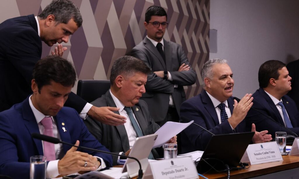 Confusão marca reunião da CPI do INSS em meio a divergências políticas