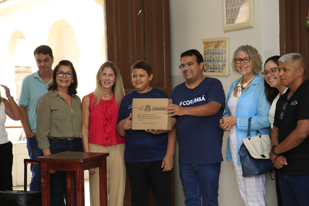 Corumbá dá início à entrega de kits escolares para alunos da rede municipal