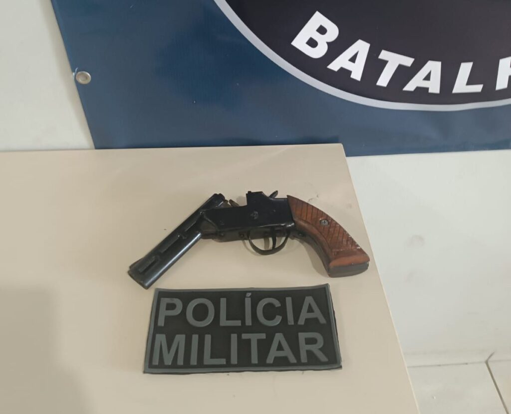 Polícia Militar de Arapuá Efetua Apreensão de Arma Artesanal e Prende Suspeito