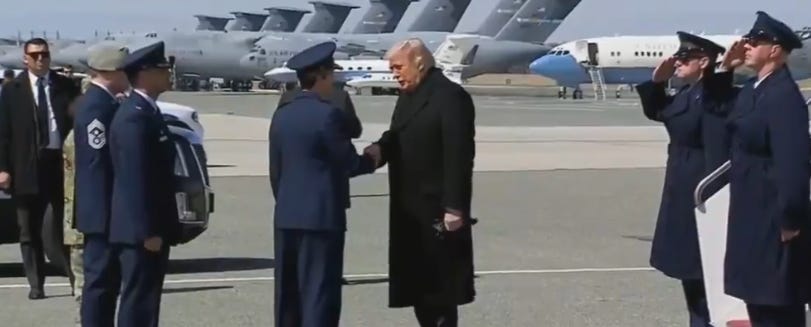 Controvérsias em Cerimônias de Transferência de Soldados nos EUA 1 Controvérsias em Cerimônias de Transferência de Soldados nos EUA