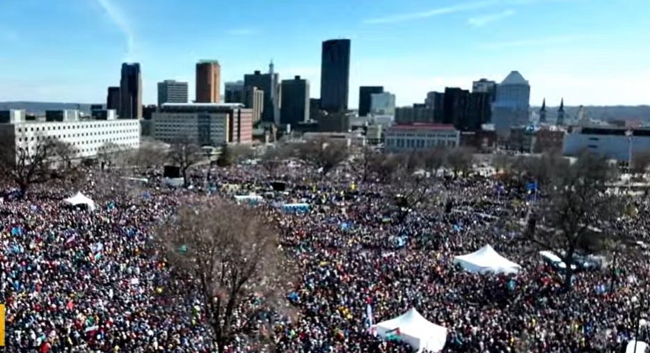 Protesto em Minnesota Reúne Mais de 200 Mil Pessoas Contra Trump 1 Protesto em Minnesota Reúne Mais de 200 Mil Pessoas Contra Trump