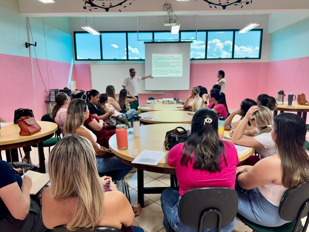 Capacitação em Saúde: Profissionais se Preparam para Combater Dengue e Chikungunya