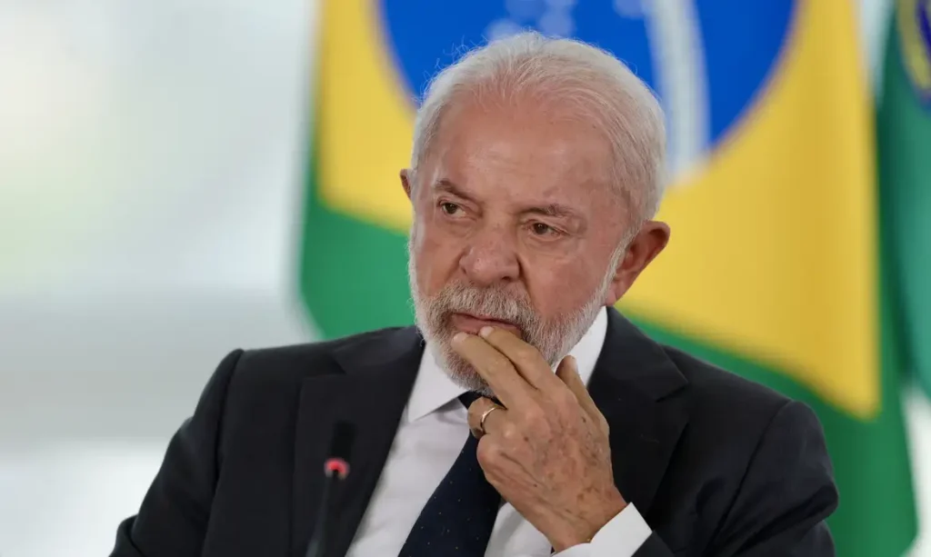 Governo Brasileiro Avalia Medidas para Reduzir Impostos e Endividamento da População