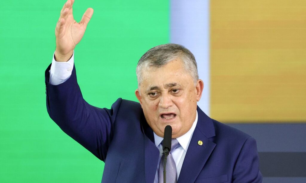 José Guimarães Assume Ministério das Relações Institucionais em Cerimônia em Brasília